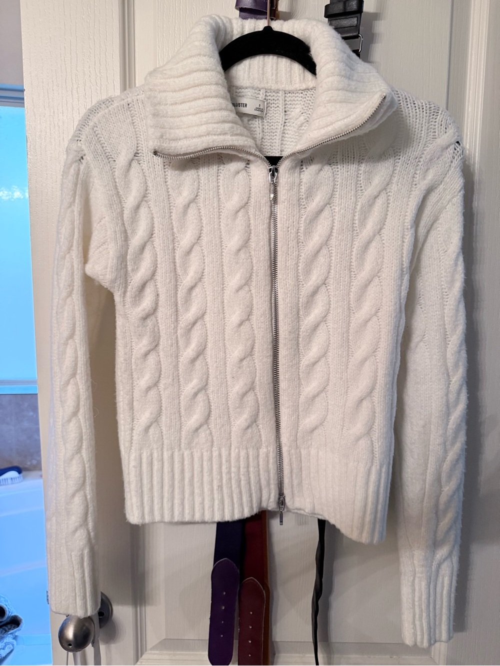 NWT Women’s Hollister White Cable-Knit Zip Cardigan Sweater- Small - Picture 2 of 3